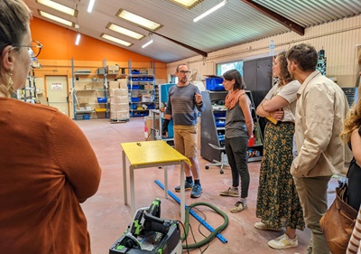 Manufacture de mobilier en matériaux issus du recyclage